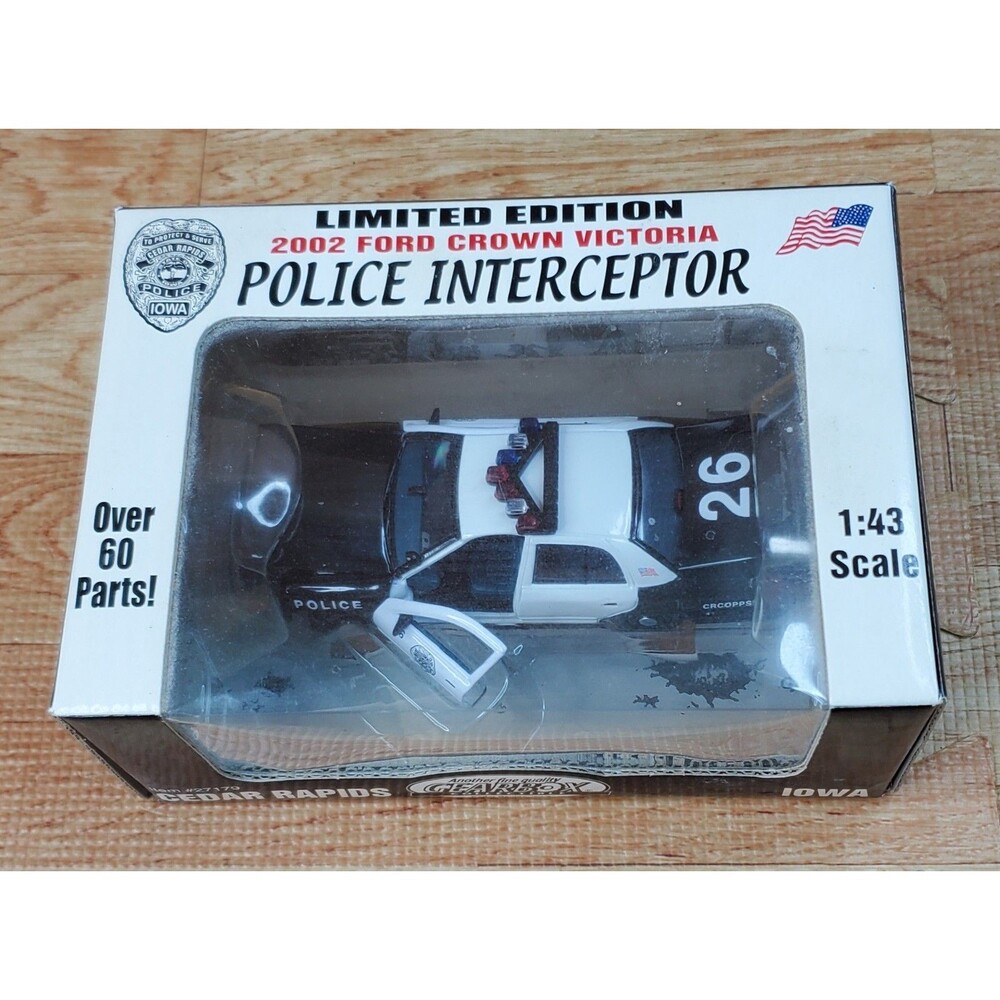 1:43 Scale 2002 Ford Crown Victoria Police Interceptor Cedar Rapids Iowa Gearbox